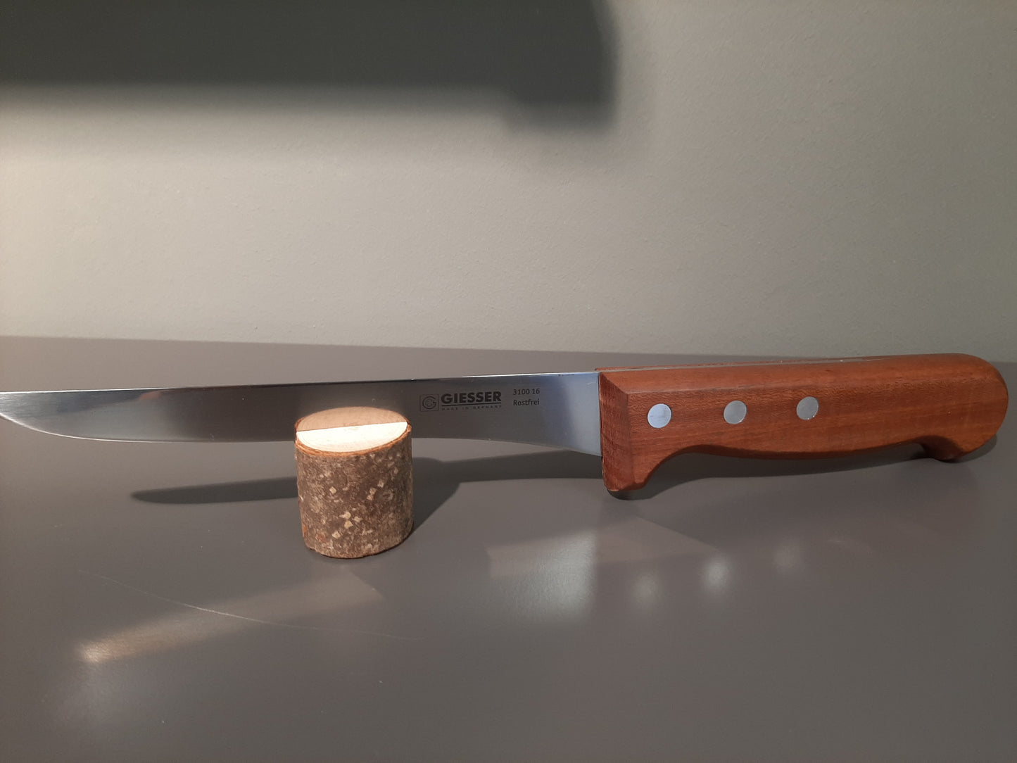 A3100 - Giesser Ausbeinmesser mit Holzgriff